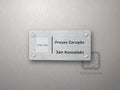 Tabliczka na drzwi z logo firmy i napisem Prezes Zarządu, Jan Kowalski