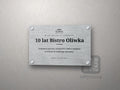 Tablica jubileuszowa z logo firmy u góry, napisem „10 lat”, podziękowaniem i datą