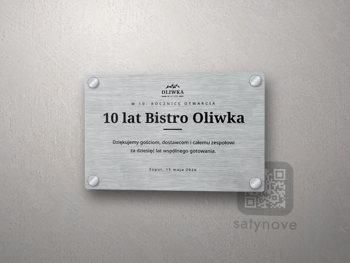 Tablica jubileuszowa z logo firmy u góry, napisem „10 lat”, podziękowaniem i datą