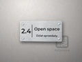 Tabliczka na drzwi z numerem 2.4 i napisem Open space, Dział sprzedaży
