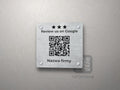 Tabliczka „Review us on Google” z kodem QR