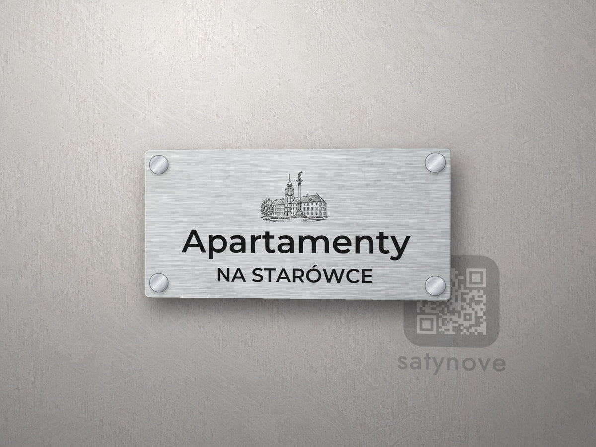 Srebrny szyld z grafiką Warszawy i napisem Apartamenty na starówce