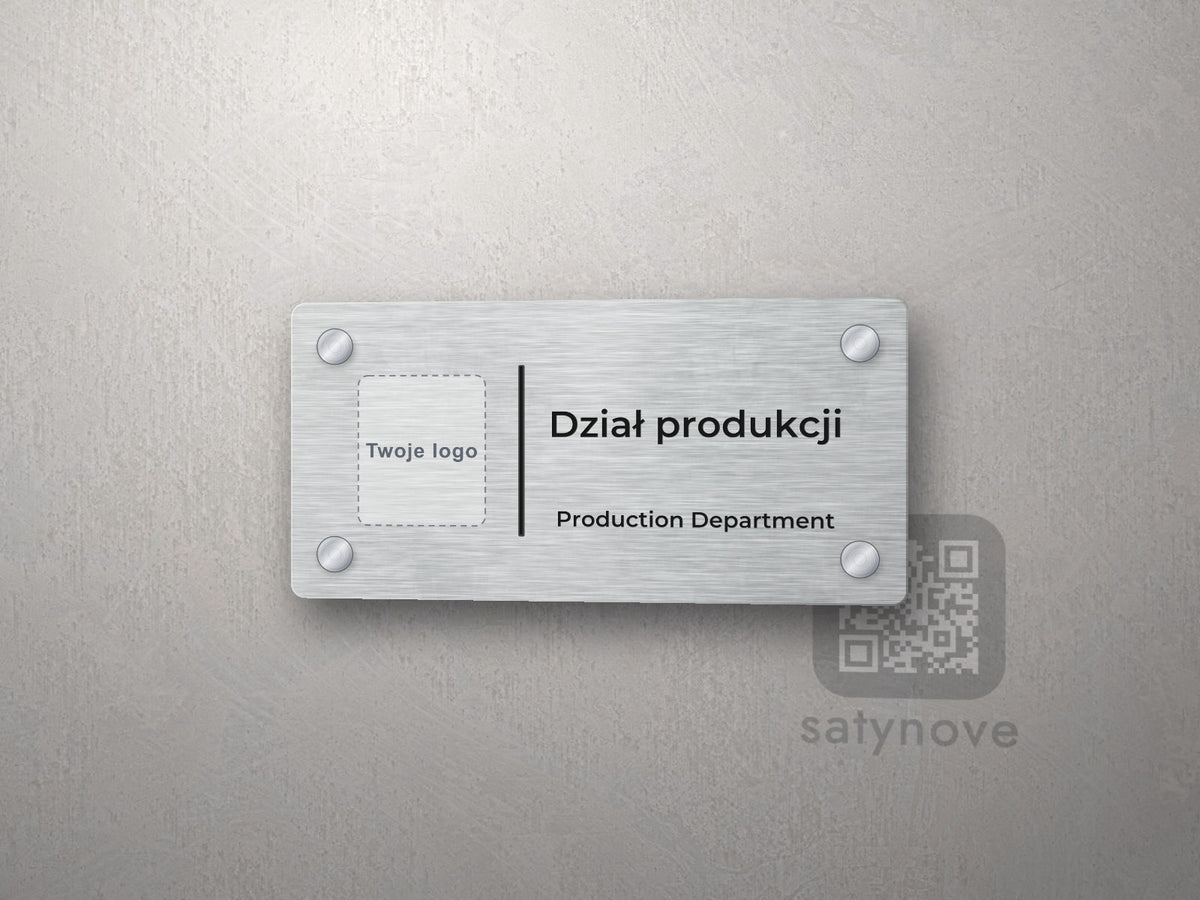 Tabliczka na drzwi z logo firmy i napisem Dział produkcji, Production Department