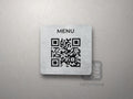 Menu z kodem QR – naklejka na stolik