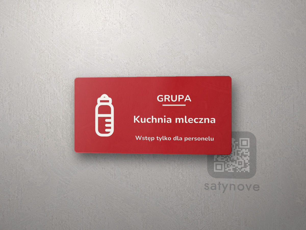 Czerwona tabliczka z obrazkiem i napisem Kuchnia mleczna