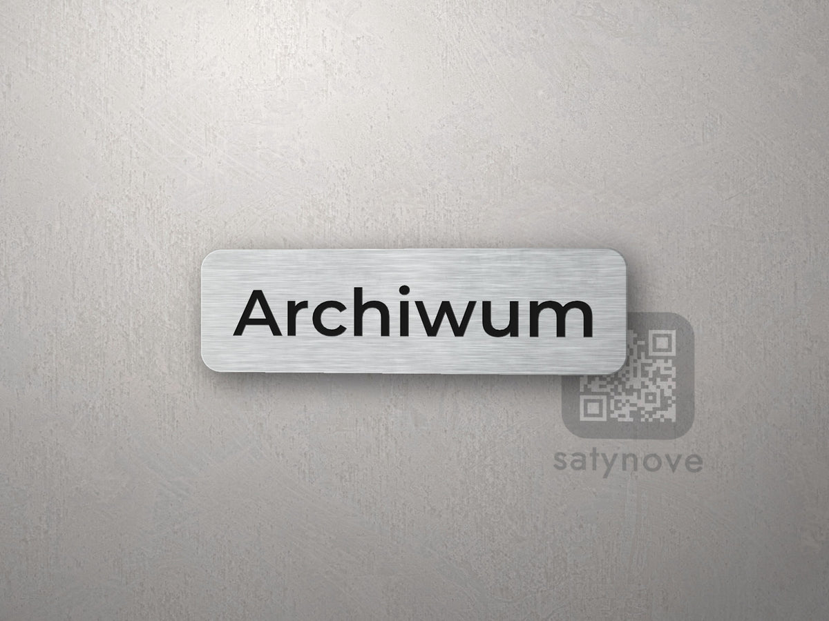 Mała srebrna tabliczka z napisem „Archiwum”
