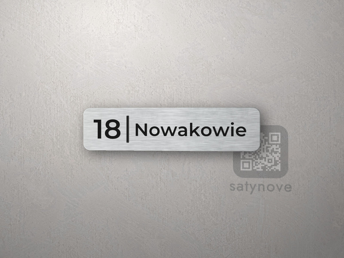 Tabliczka na skrzynkę pocztową: numer, pionowa linia i nazwisko