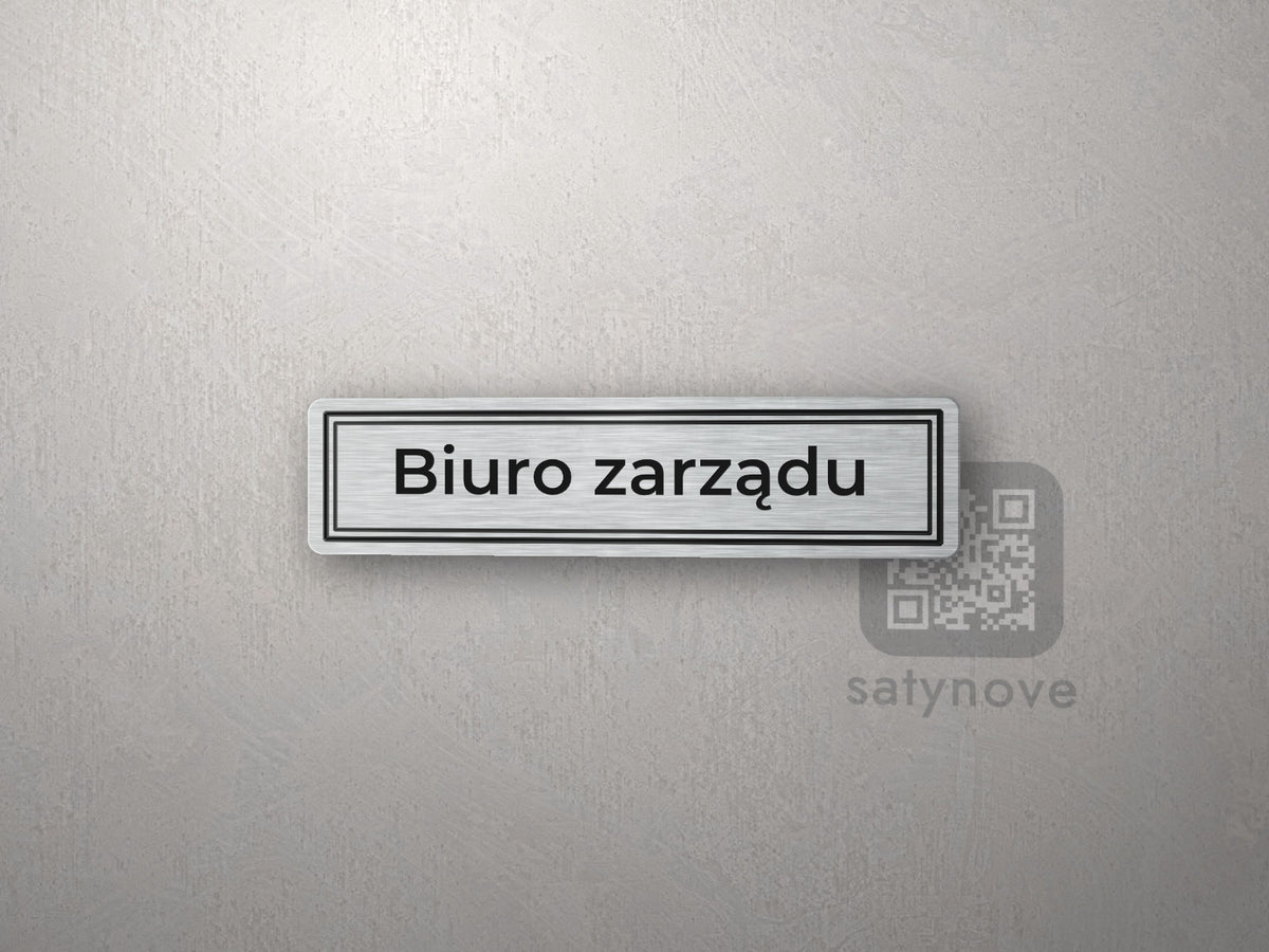 Srebrna tabliczka z napisem w podwójnej ramce
