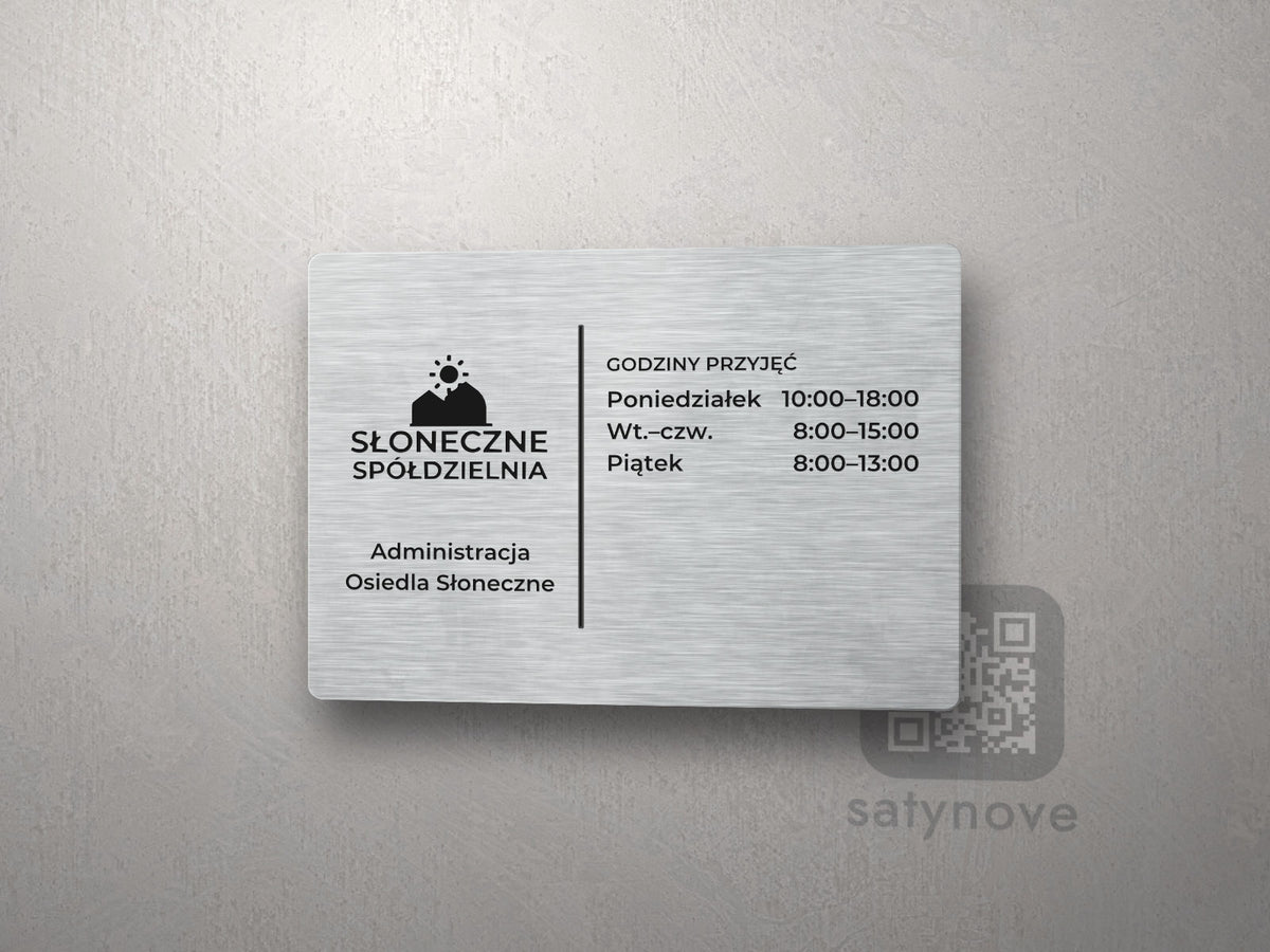 Tabliczka administracji z logo SM Słoneczne i godzinami przyjęć