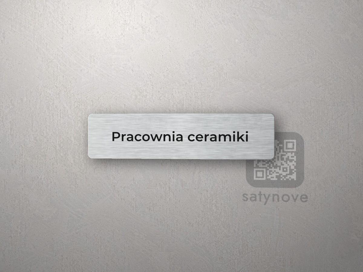 Srebrna tabliczka z własnym napisem „Pracownia ceramiki”