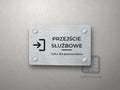 Tabliczka z piktogramem drzwi i napisem PRZEJŚCIE SŁUŻBOWE, Tylko dla pracowników