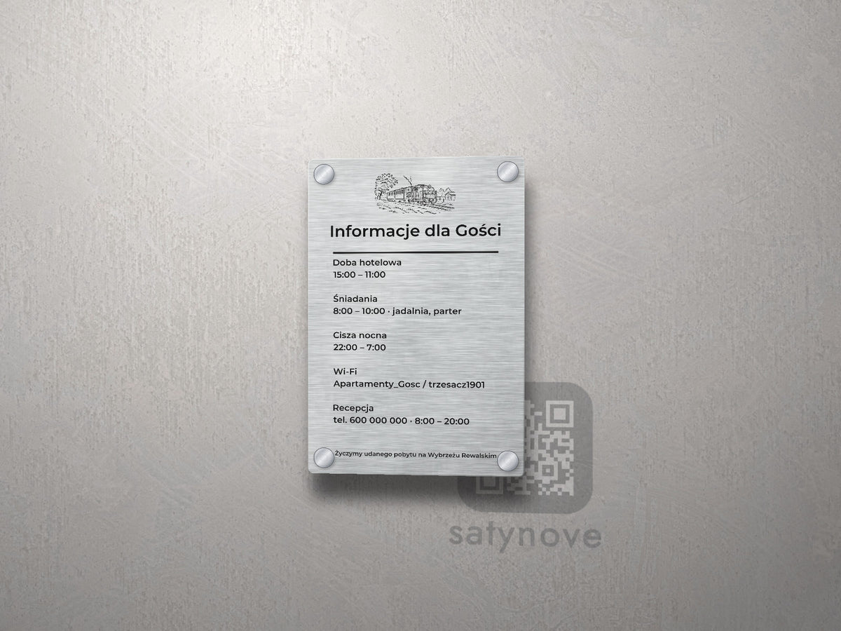 Srebrna tablica informacyjna dla gości z grafiką Wybrzeża Rewalskiego