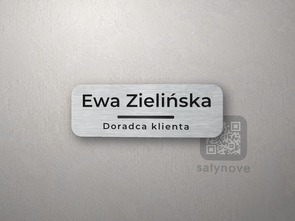 Srebrny identyfikator z imieniem, cienką linią i stanowiskiem