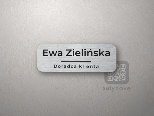 Srebrny identyfikator z imieniem, cienką linią i stanowiskiem