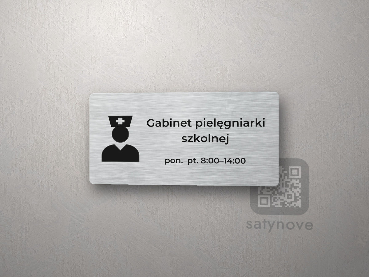 Srebrna tabliczka na drzwi z piktogramem i napisem Gabinet pielęgniarki szkolnej