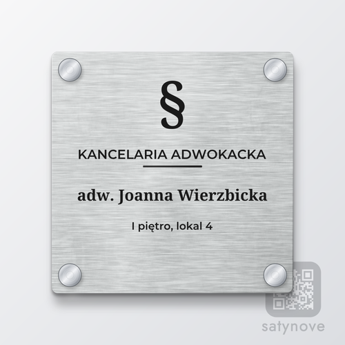 Kwadratowa srebrna tabliczka z wagą, napisem Kancelaria adwokacka i nazwiskiem