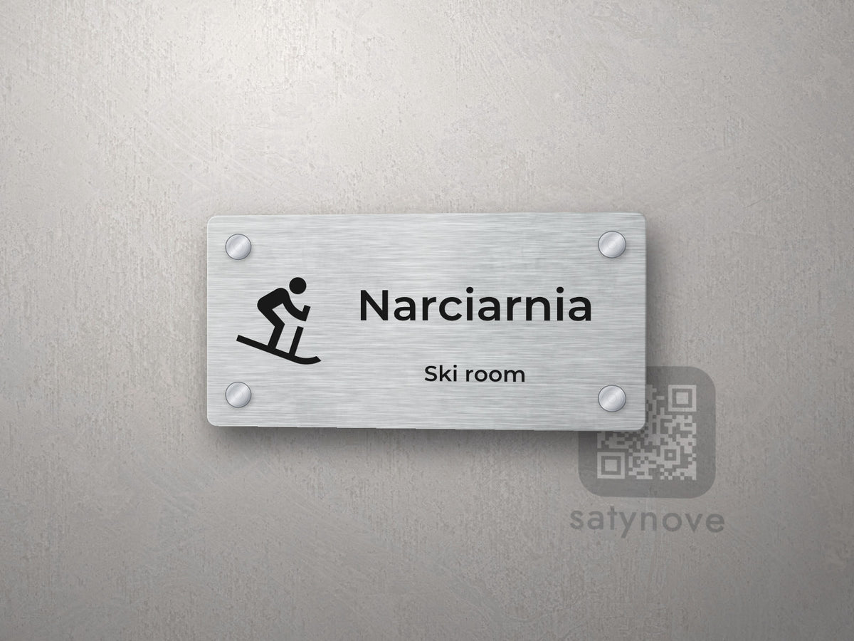 Tabliczka na drzwi z piktogramem narciarza i napisem Narciarnia, Ski room