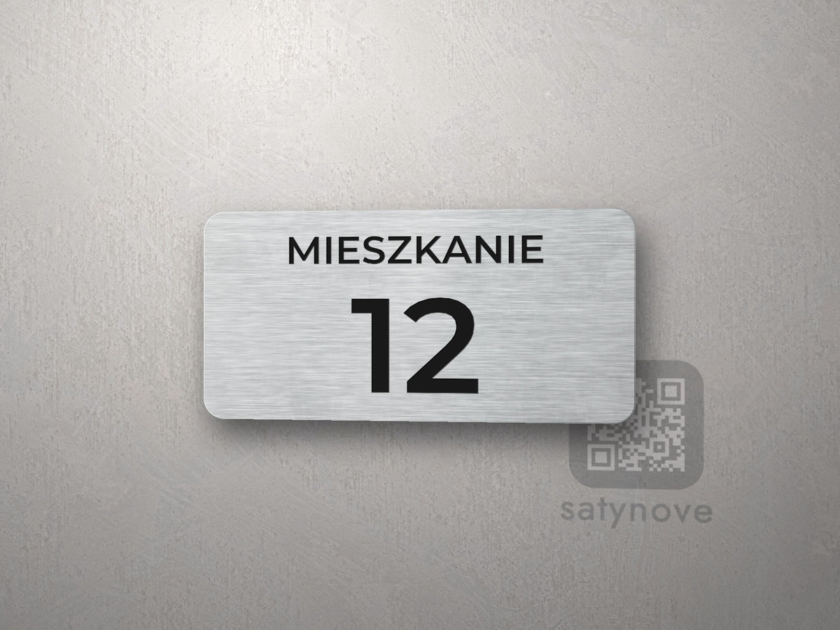 Tabliczka z napisem MIESZKANIE i numerem