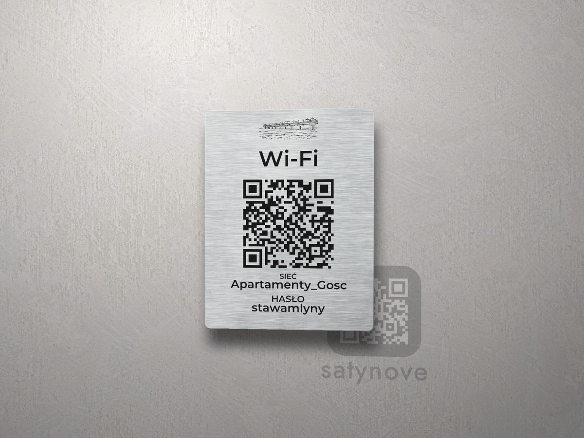 Srebrna tabliczka Wi-Fi z kodem QR i grafiką Międzyzdrojów i Świnoujścia