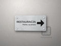 Tabliczka kierunkowa Restauracja ze strzałką w prawo