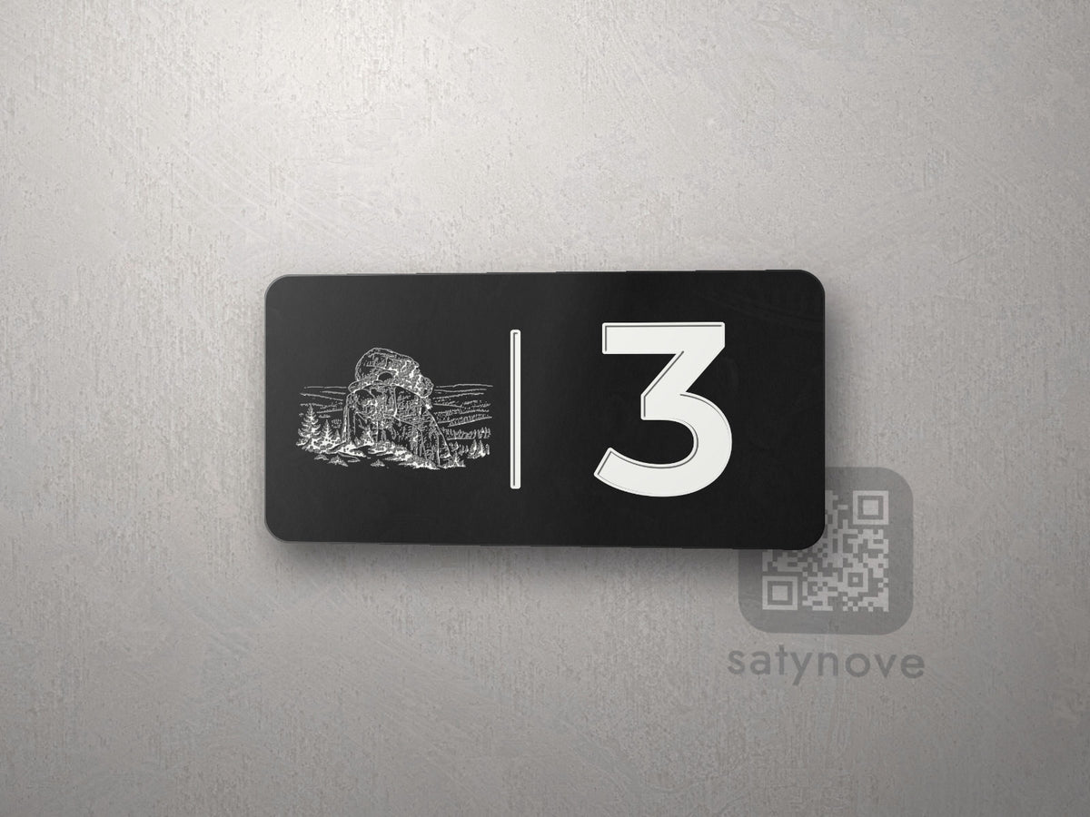 Czarna tabliczka 10 × 5 cm z numerem 3 i białą grafiką Gór Stołowych