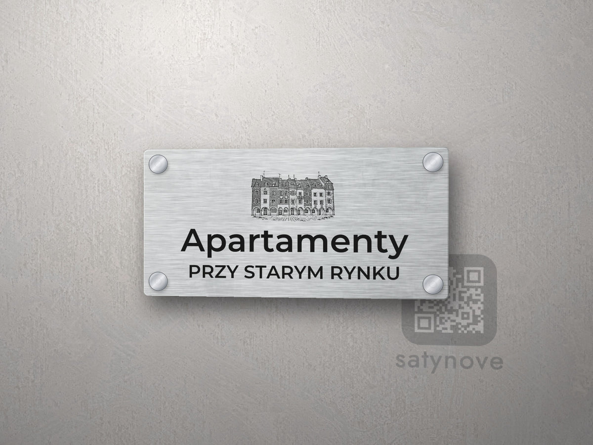Srebrny szyld z grafiką Poznania i napisem Apartamenty przy starym rynku