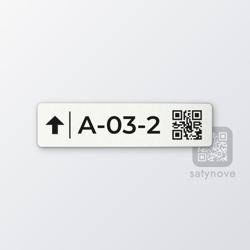 Etykieta belki regału: strzałka w górę, kod A-03-2 i kod QR