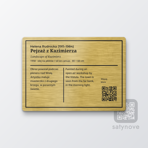 Tabliczka w ramce: tytuł po polsku i angielsku, dwie kolumny opisu i kod QR