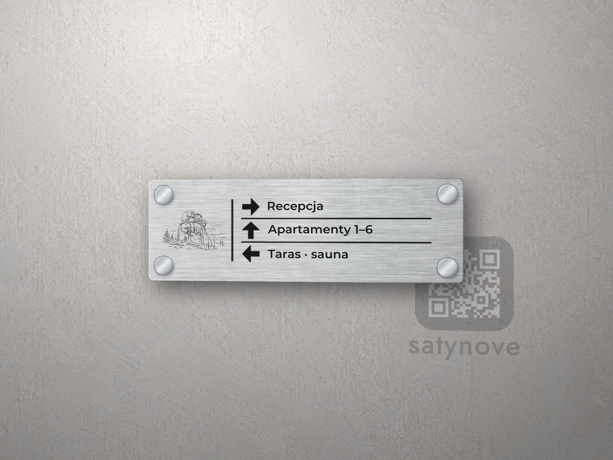Srebrna tabliczka kierunkowa z grafiką Gór Stołowych: Recepcja, Apartamenty 1–6, Taras