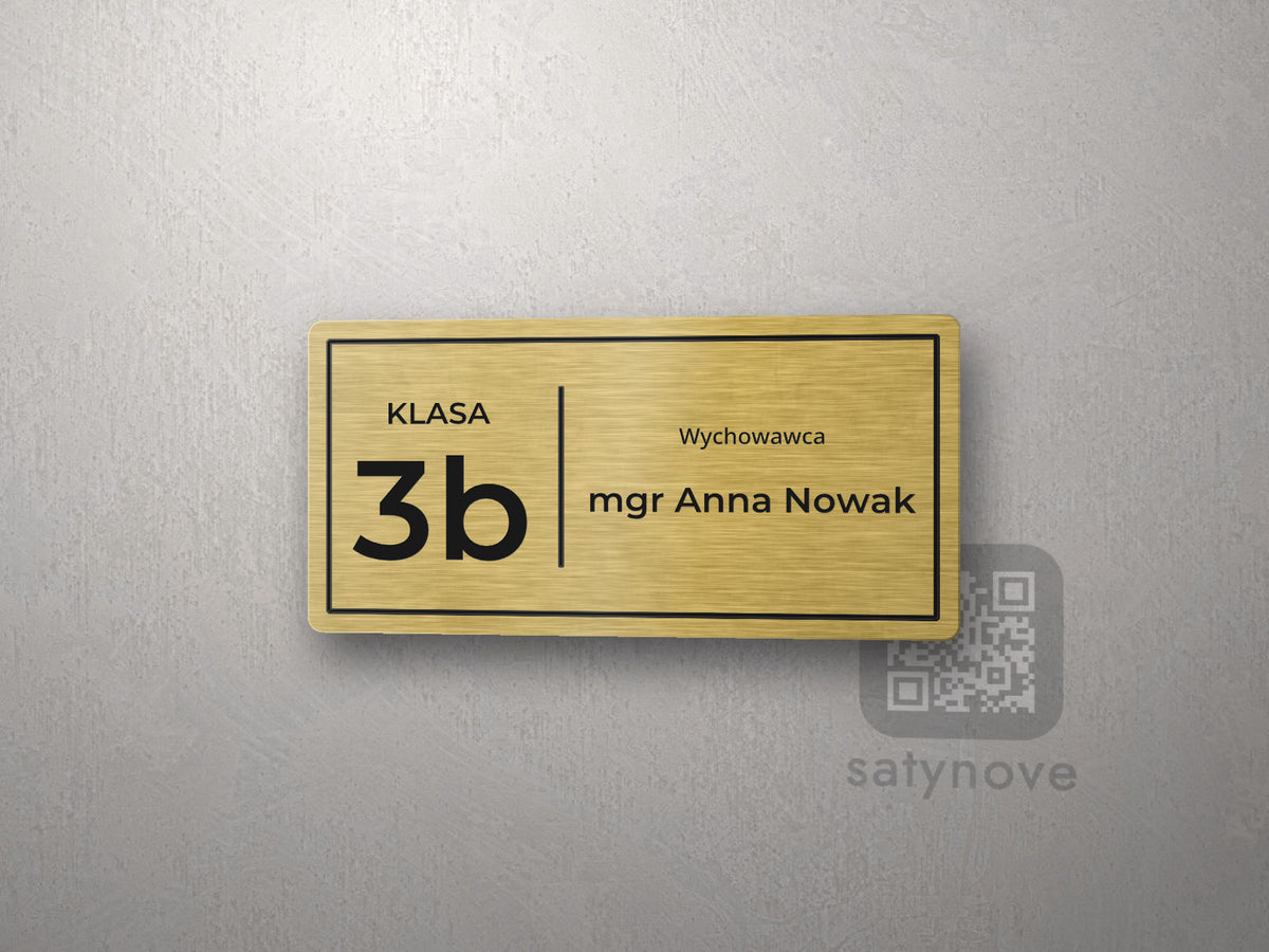 Złota tabliczka w ramce: KLASA 3b, Wychowawca mgr Anna Nowak