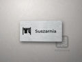 Srebrna tabliczka z piktogramem i napisem Suszarnia