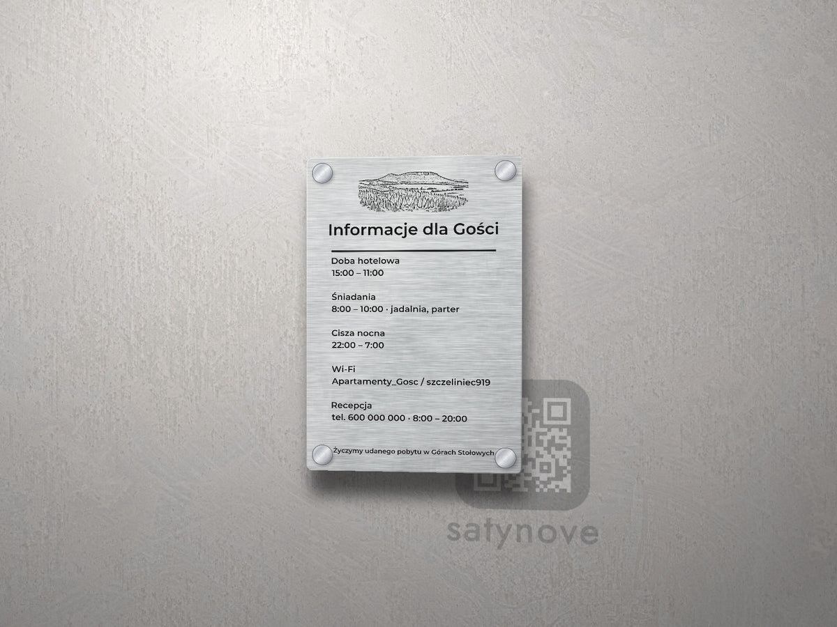 Srebrna tablica informacyjna dla gości z grafiką Gór Stołowych