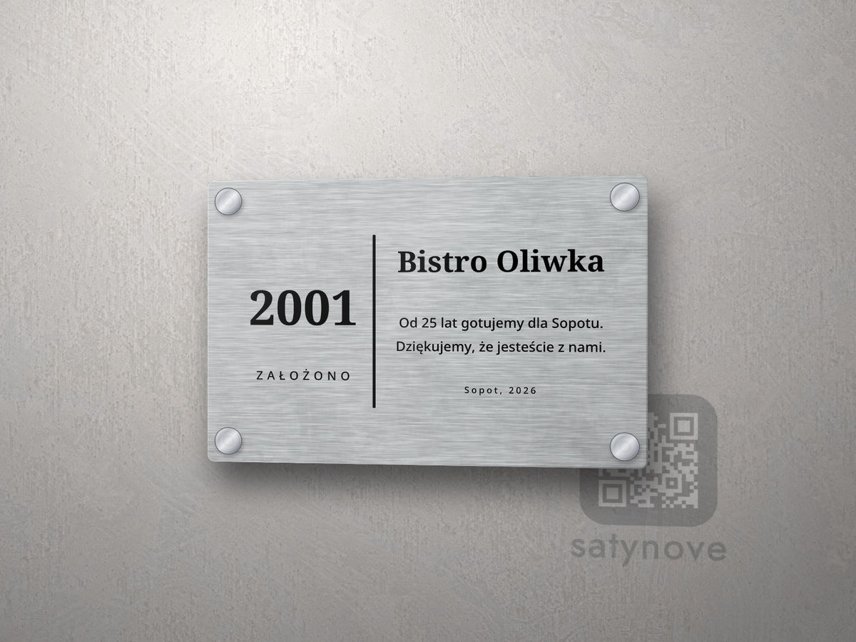 Tablica z dużym rokiem 2001, słowem ZAŁOŻONO, nazwą firmy i podziękowaniem